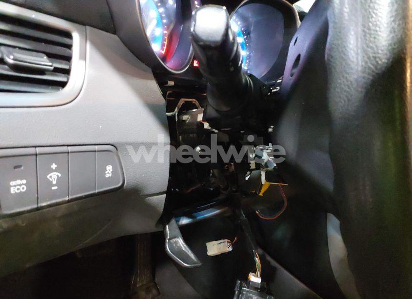 Photo 18 of 2015 Hyundai Elantra SE (VIN 5NPDH4AE7FH571699)