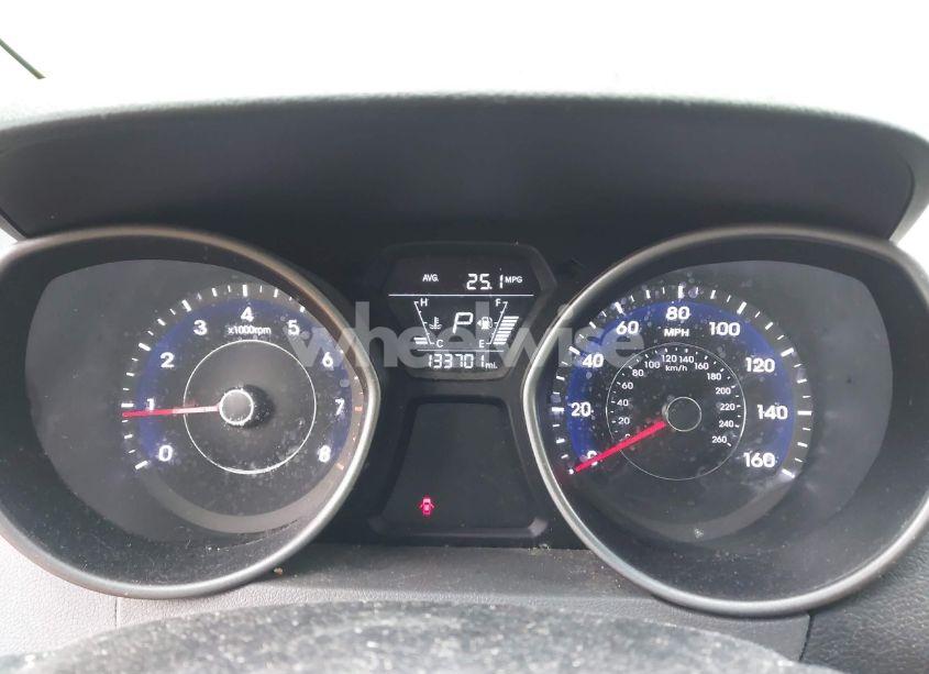 Photo 7 of 2015 Hyundai Elantra SE (VIN 5NPDH4AE7FH628841)