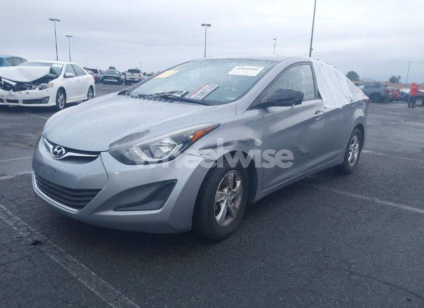 Photo 2 of 2015 Hyundai Elantra SE (VIN 5NPDH4AE7FH629004)