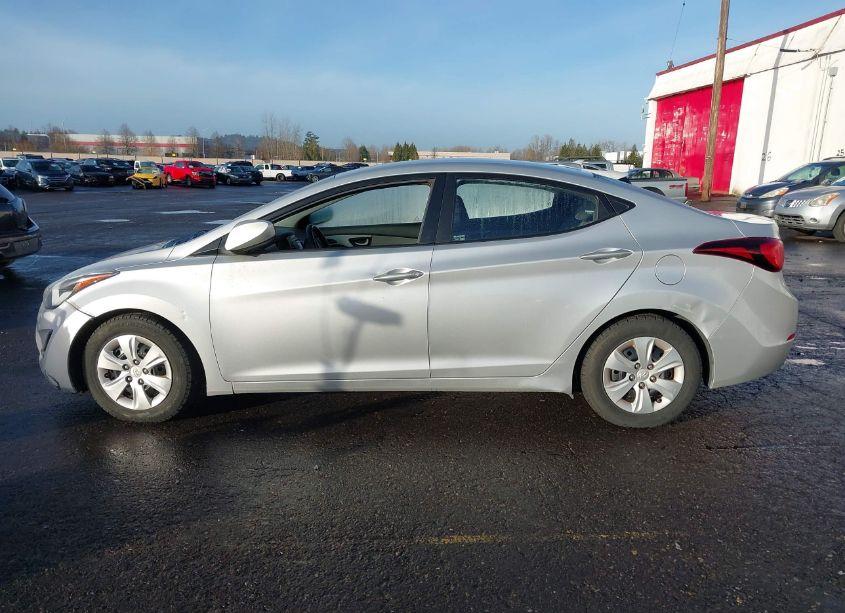 Photo 14 of 2016 Hyundai Elantra SE (VIN 5NPDH4AE7GH715477)