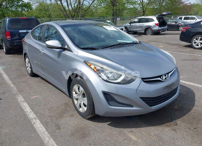 2016 Hyundai Elantra SE (VIN 5NPDH4AE7GH747894) main photo