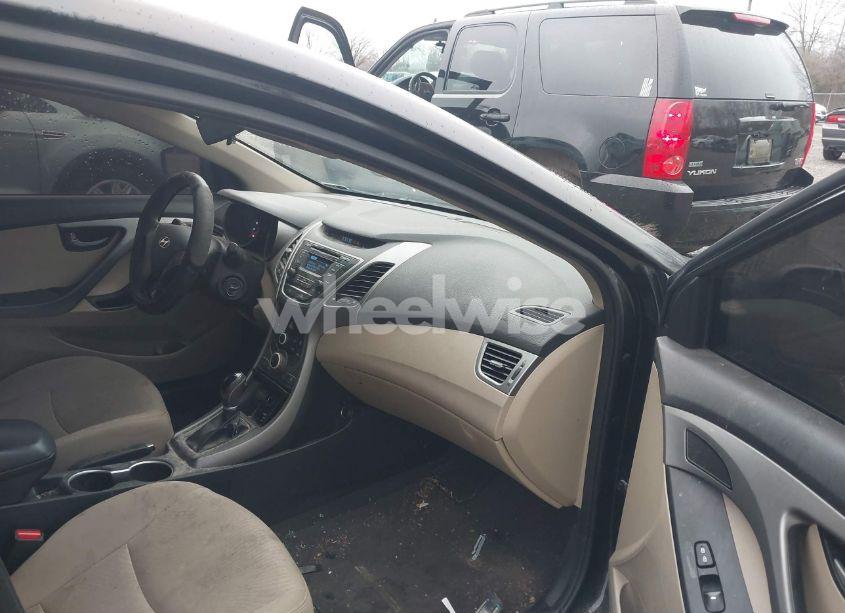 Photo 5 of 2016 Hyundai Elantra SE (VIN 5NPDH4AE7GH764582)