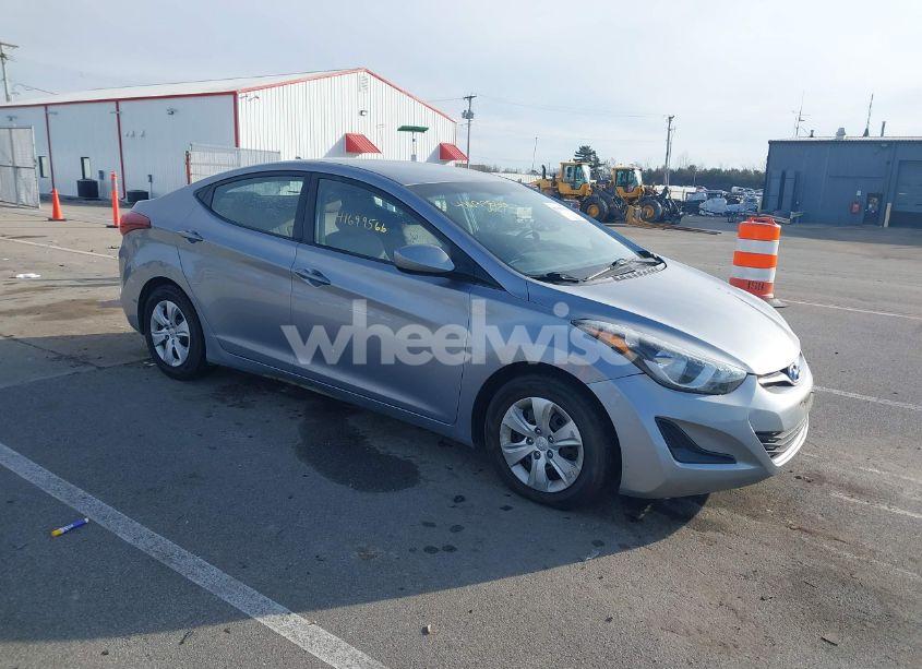 2016 Hyundai Elantra SE (VIN 5NPDH4AE7GH770835) main photo