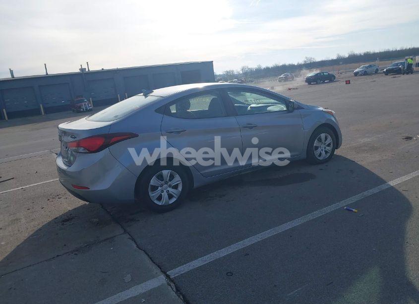 Photo 4 of 2016 Hyundai Elantra SE (VIN 5NPDH4AE7GH770835)