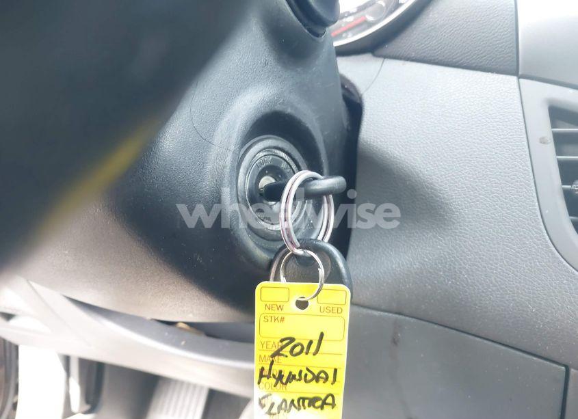 Photo 11 of 2011 Hyundai Elantra LIMITED (VIN 5NPDH4AE8BH008610)