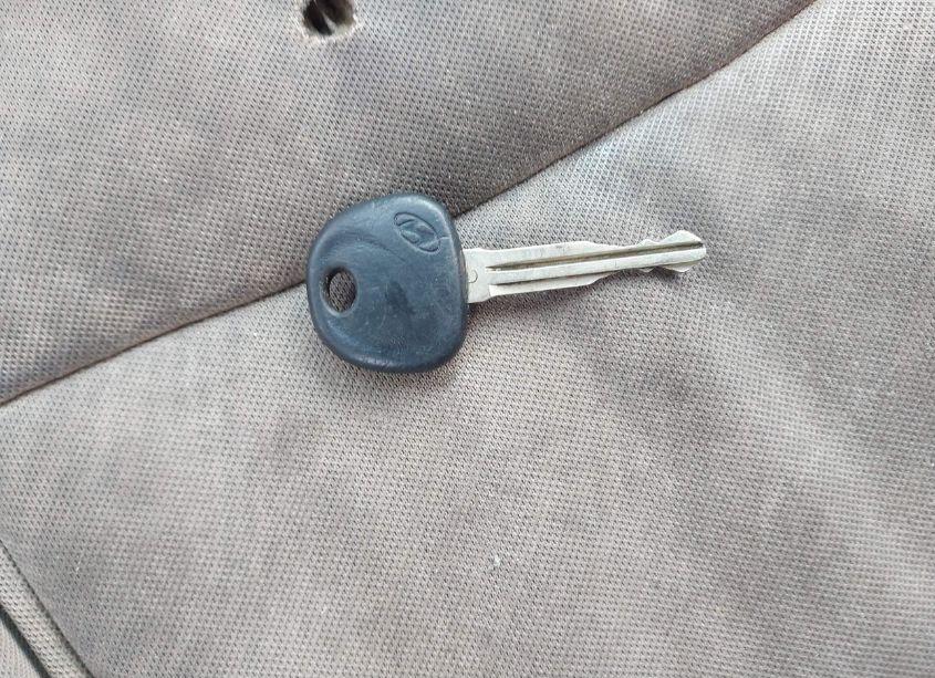 Photo 11 of 2012 Hyundai Elantra GLS (VIN 5NPDH4AE8CH090470)