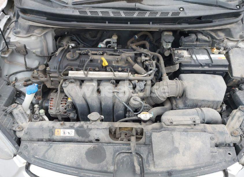 Photo 10 of 2013 Hyundai Elantra GLS (VIN 5NPDH4AE8DH274678)