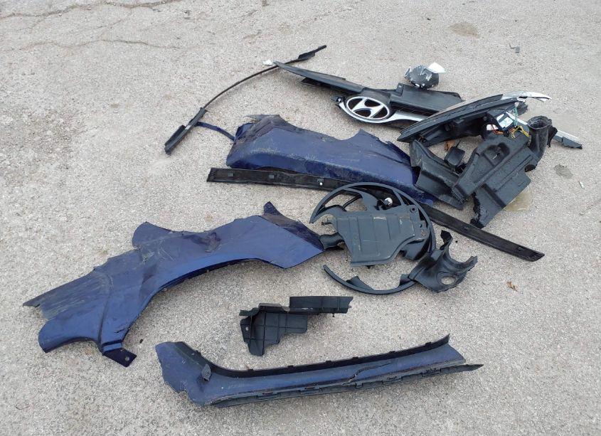 Photo 12 of 2013 Hyundai Elantra GLS (VIN 5NPDH4AE8DH306271)