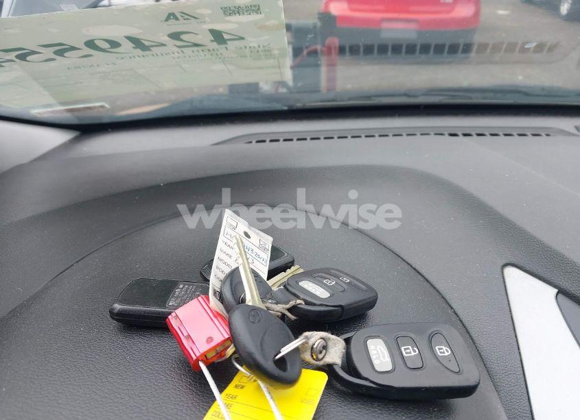 Photo 11 of 2013 Hyundai Elantra GLS (VIN 5NPDH4AE8DH375171)