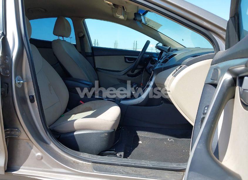 Photo 5 of 2014 Hyundai Elantra SE (VIN 5NPDH4AE8EH499703)