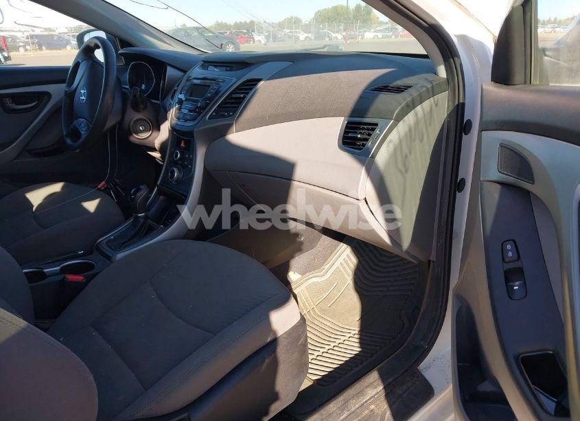 Photo 5 of 2014 Hyundai Elantra SE (VIN 5NPDH4AE8EH526141)