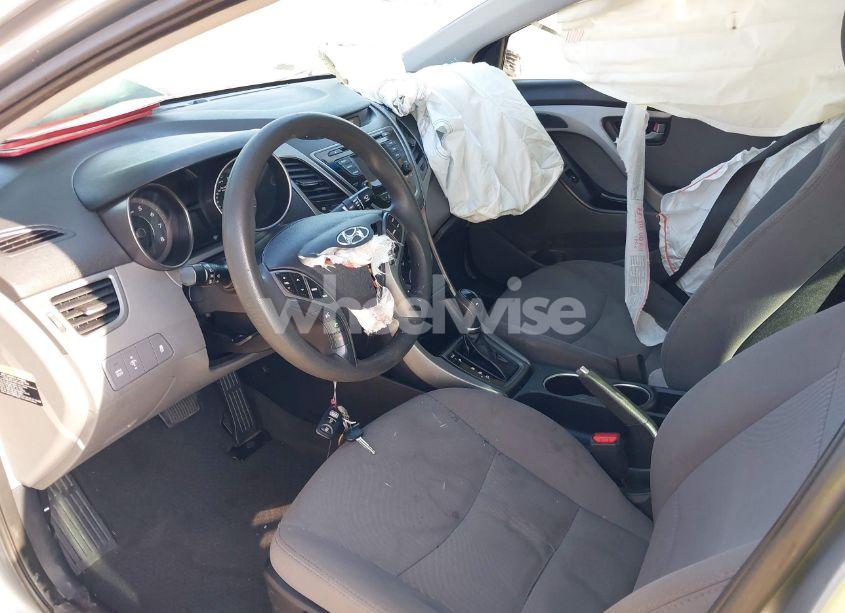 Photo 5 of 2015 Hyundai Elantra SE (VIN 5NPDH4AE8FH598295)
