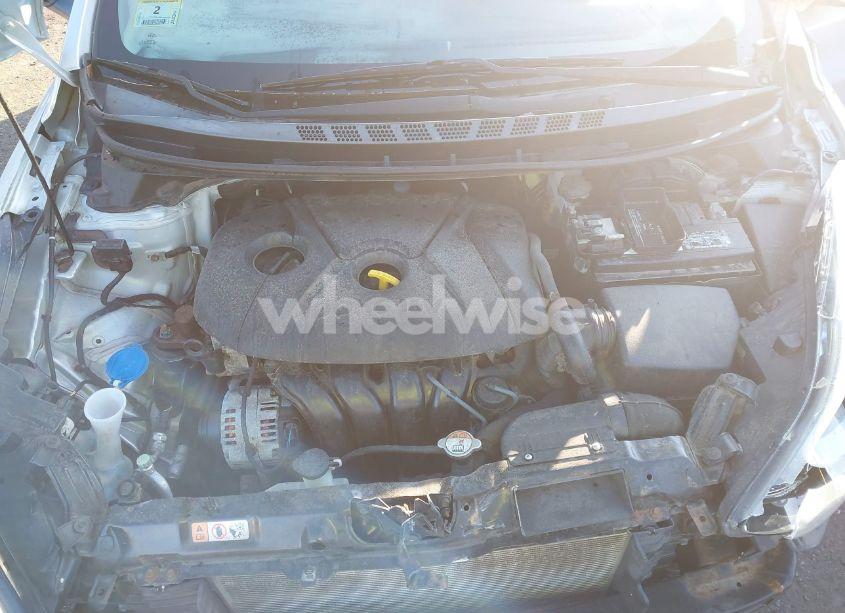 Photo 10 of 2015 Hyundai Elantra SE (VIN 5NPDH4AE8FH598619)