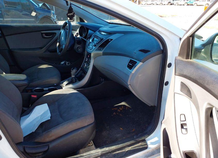 Photo 5 of 2015 Hyundai Elantra SE (VIN 5NPDH4AE8FH629917)