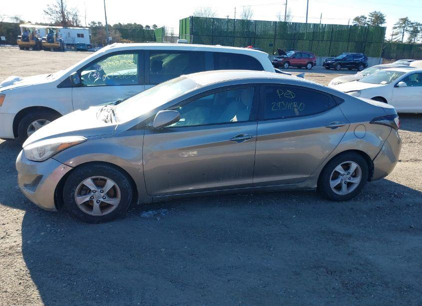 Photo 13 of 2015 Hyundai Elantra SE (VIN 5NPDH4AE8FH635782)