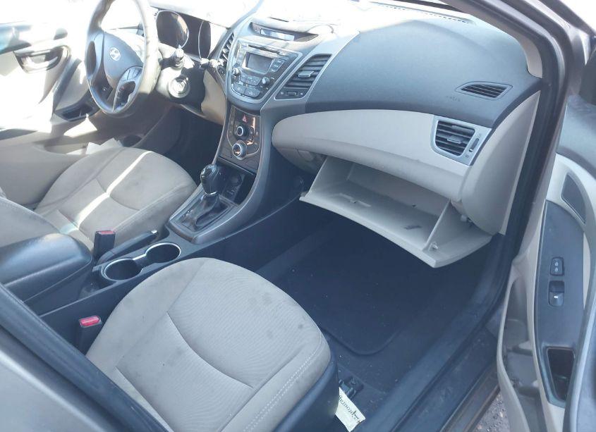 Photo 5 of 2015 Hyundai Elantra SE (VIN 5NPDH4AE8FH635782)