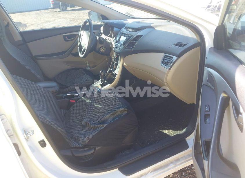 Photo 5 of 2015 Hyundai Elantra SE (VIN 5NPDH4AE8FH636673)