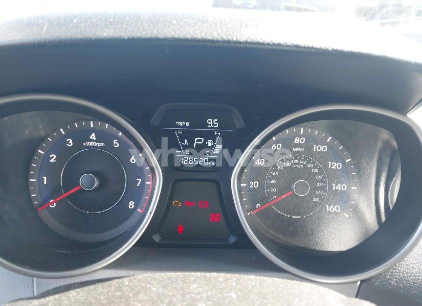 Photo 7 of 2015 Hyundai Elantra SE (VIN 5NPDH4AE8FH651884)