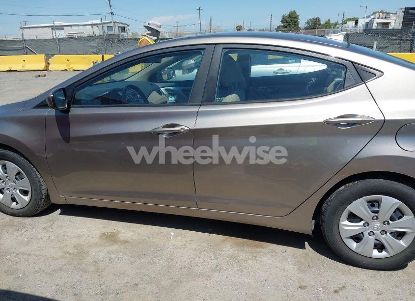 Photo 14 of 2016 Hyundai Elantra SE (VIN 5NPDH4AE8GH676401)