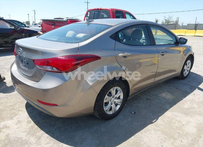 Photo 4 of 2016 Hyundai Elantra SE (VIN 5NPDH4AE8GH676401)