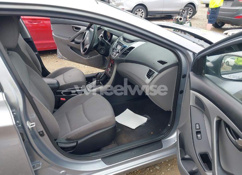 Photo 5 of 2016 Hyundai Elantra SE (VIN 5NPDH4AE8GH682280)