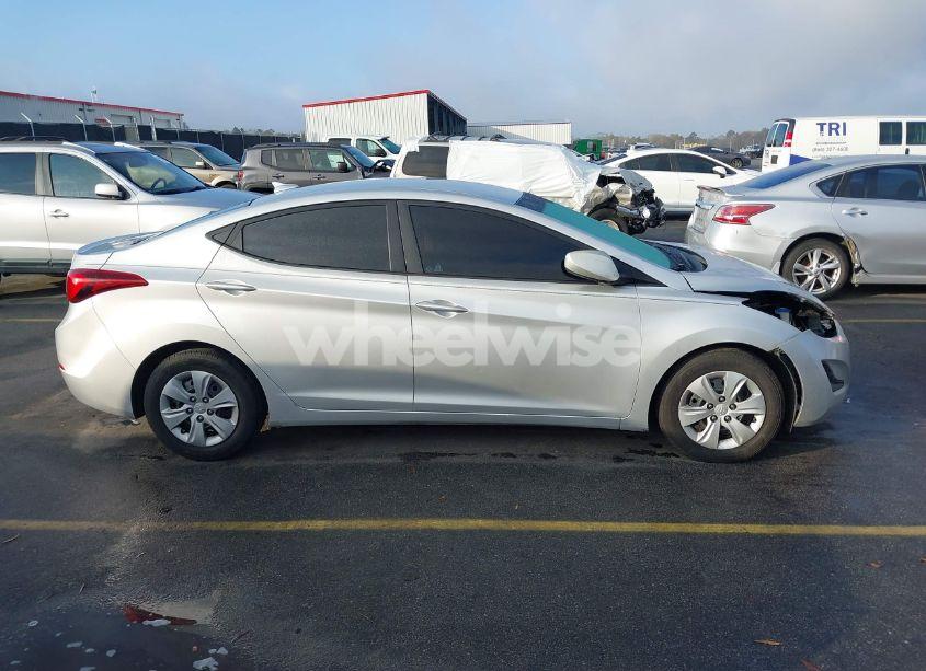 Photo 14 of 2016 Hyundai Elantra SE (VIN 5NPDH4AE8GH692615)