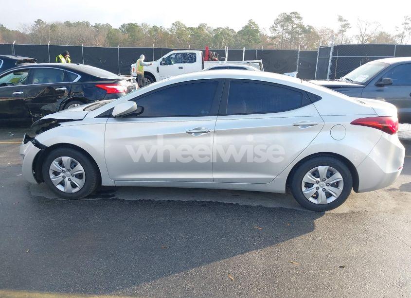 Photo 15 of 2016 Hyundai Elantra SE (VIN 5NPDH4AE8GH692615)