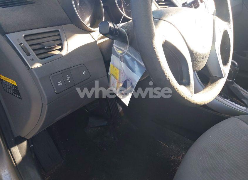 Photo 18 of 2016 Hyundai Elantra SE (VIN 5NPDH4AE8GH693246)