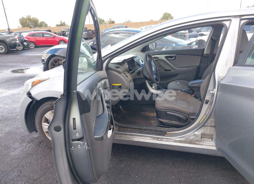 Photo 5 of 2016 Hyundai Elantra SE (VIN 5NPDH4AE8GH693246)