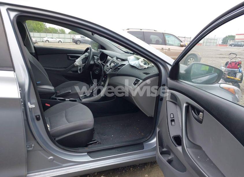 Photo 5 of 2016 Hyundai Elantra SE (VIN 5NPDH4AE8GH748505)