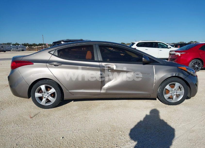 Photo 13 of 2013 Hyundai Elantra GLS (VIN 5NPDH4AE9DH194564)