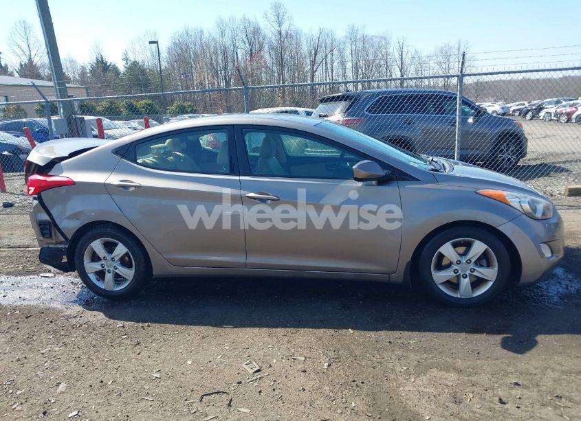 Photo 13 of 2013 Hyundai Elantra GLS (VIN 5NPDH4AE9DH195438)