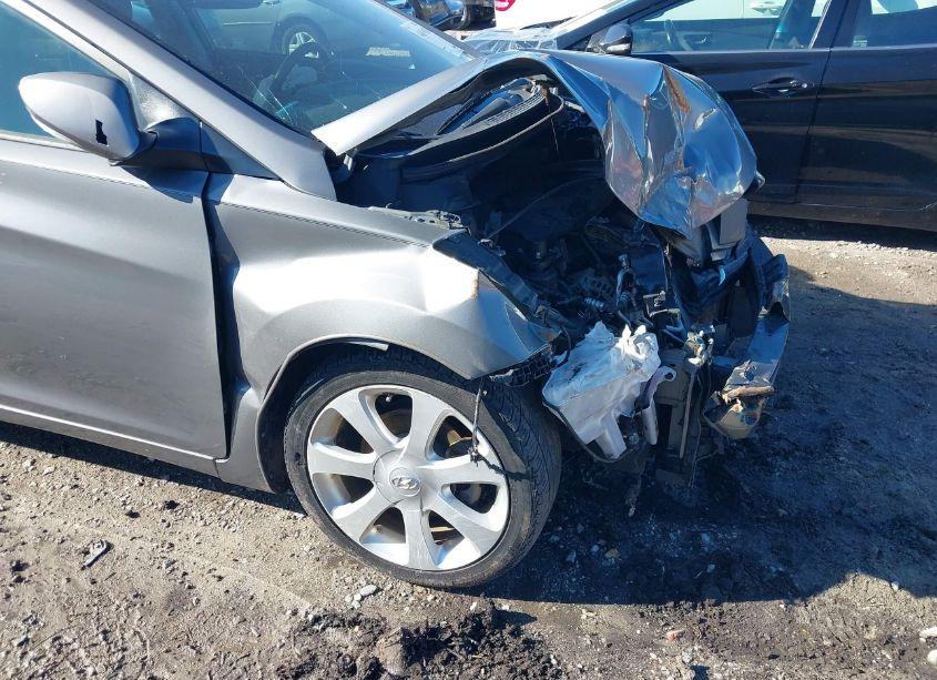 Photo 12 of 2013 Hyundai Elantra LIMITED (VIN 5NPDH4AE9DH261129)