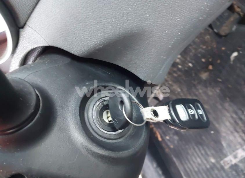 Photo 11 of 2013 Hyundai Elantra GLS (VIN 5NPDH4AE9DH273149)