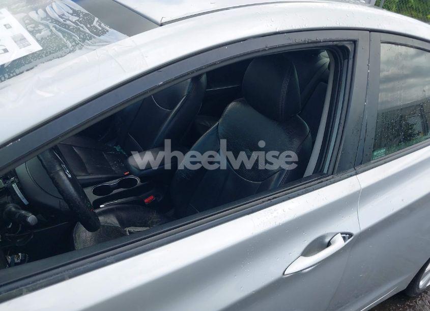 Photo 19 of 2013 Hyundai Elantra LIMITED (VIN 5NPDH4AE9DH284135)