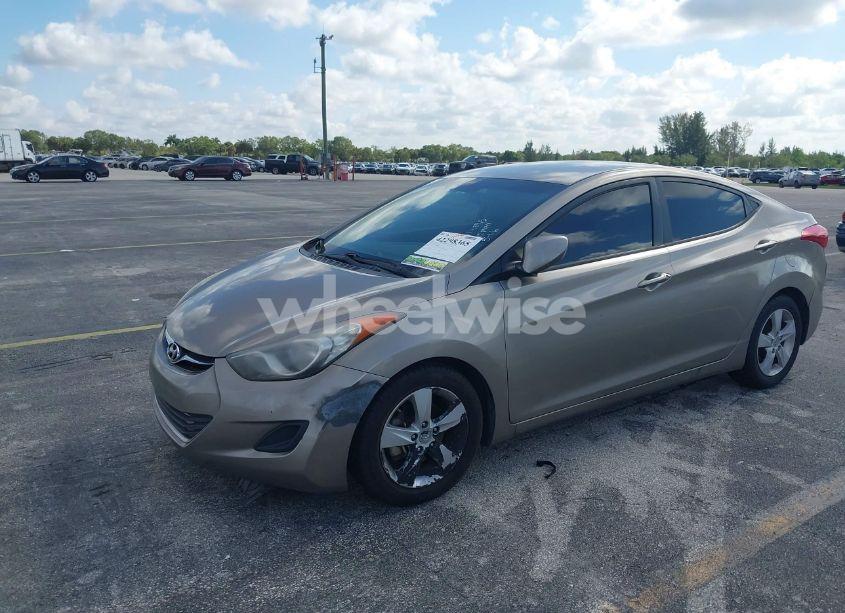 Photo 2 of 2013 Hyundai Elantra GLS (VIN 5NPDH4AE9DH314895)