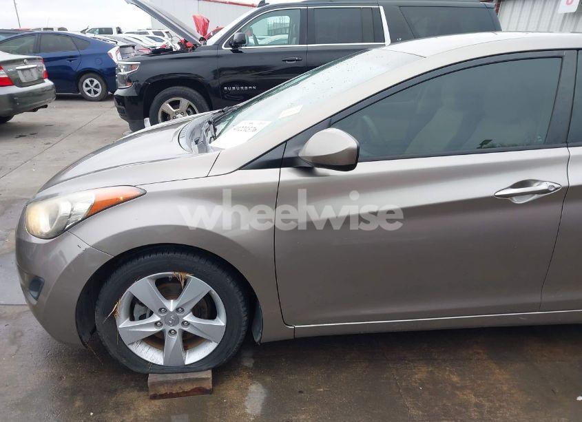 Photo 19 of 2013 Hyundai Elantra GLS (VIN 5NPDH4AE9DH365152)