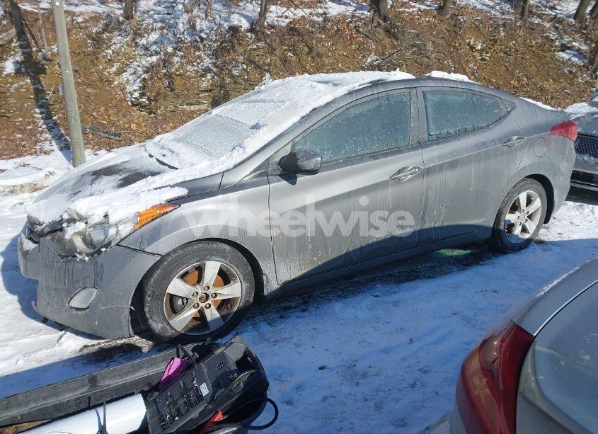 Photo 2 of 2013 Hyundai Elantra GLS (VIN 5NPDH4AE9DH427407)