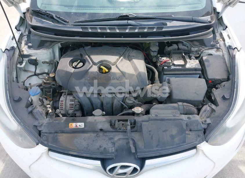 Photo 10 of 2014 Hyundai Elantra SE (VIN 5NPDH4AE9EH516928)