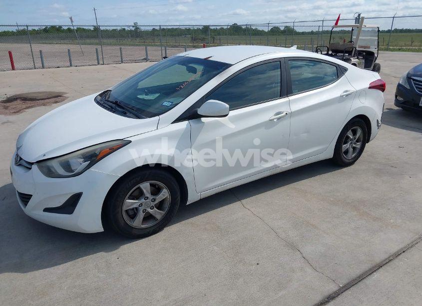 Photo 2 of 2014 Hyundai Elantra SE (VIN 5NPDH4AE9EH516928)