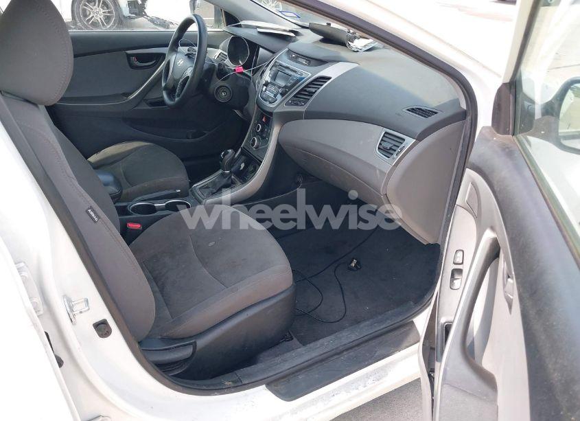 Photo 5 of 2014 Hyundai Elantra SE (VIN 5NPDH4AE9EH516928)