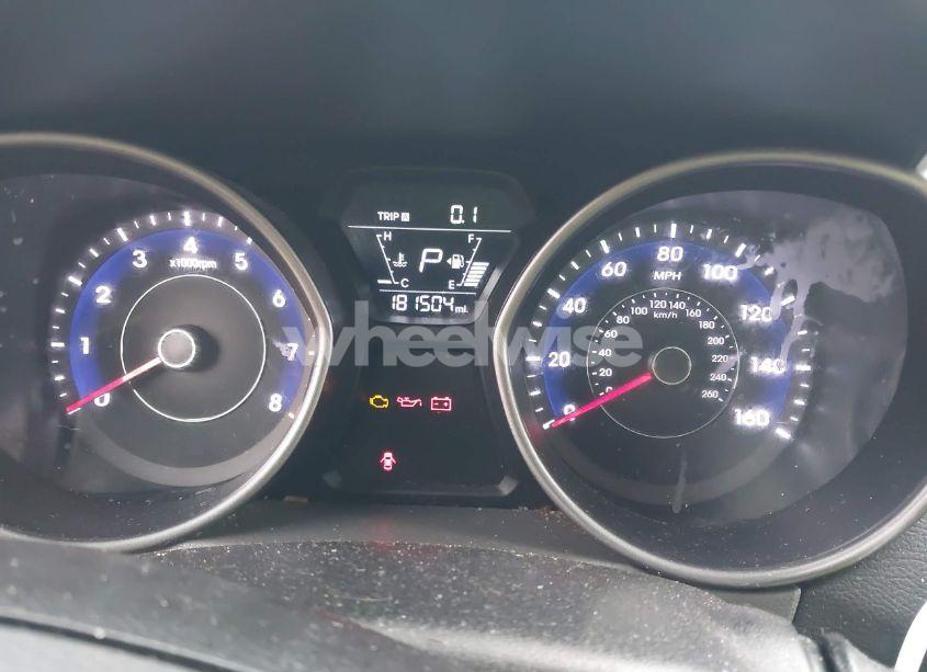 Photo 7 of 2015 Hyundai Elantra SE (VIN 5NPDH4AE9FH559697)