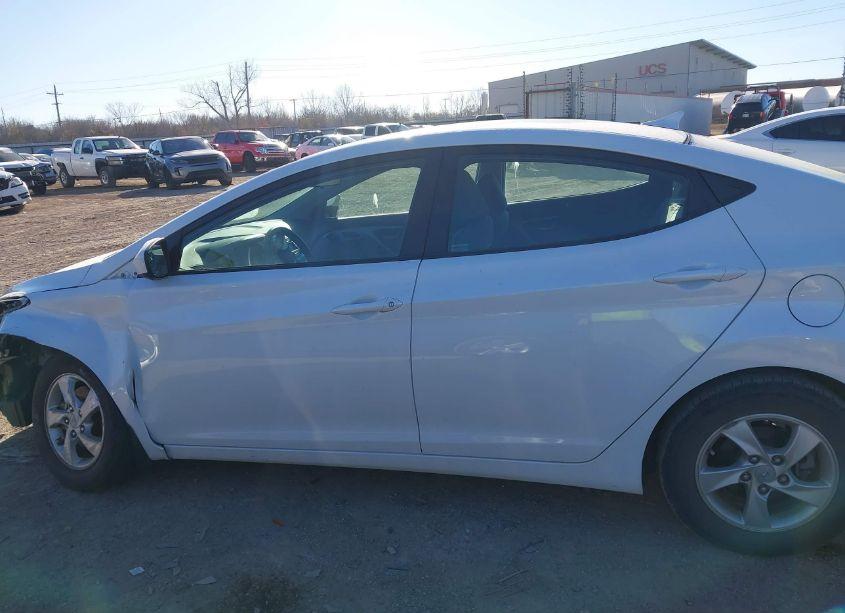 Photo 15 of 2015 Hyundai Elantra SE (VIN 5NPDH4AE9FH613399)