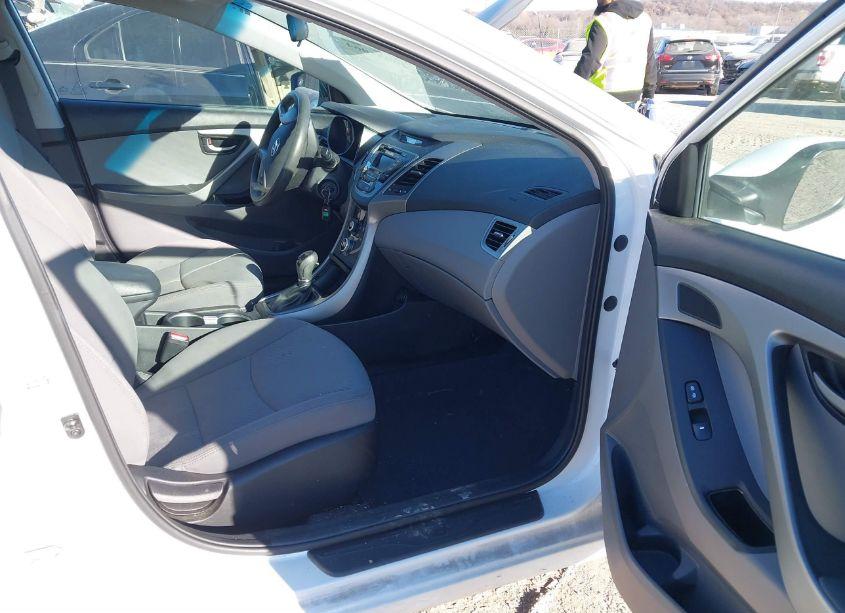 Photo 5 of 2015 Hyundai Elantra SE (VIN 5NPDH4AE9FH613399)