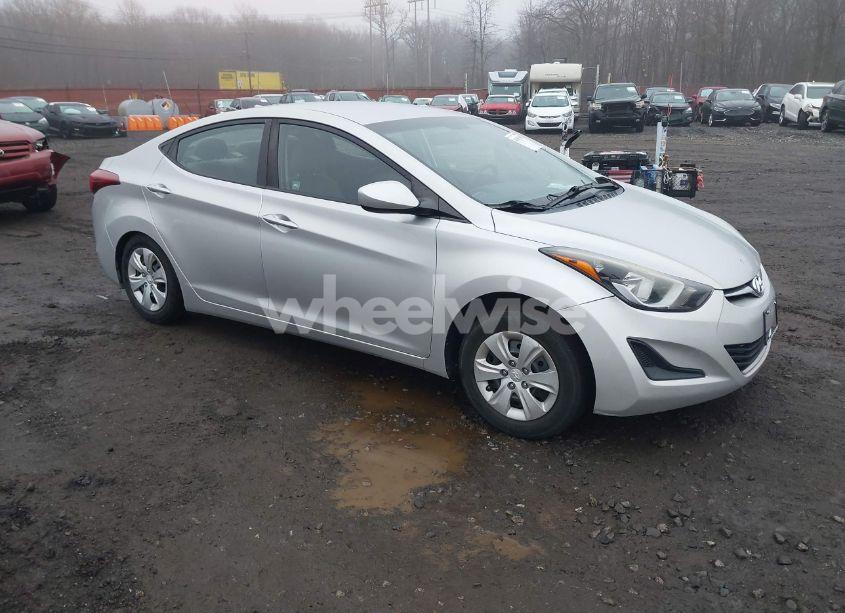 2016 Hyundai Elantra SE (VIN 5NPDH4AE9GH674186) main photo