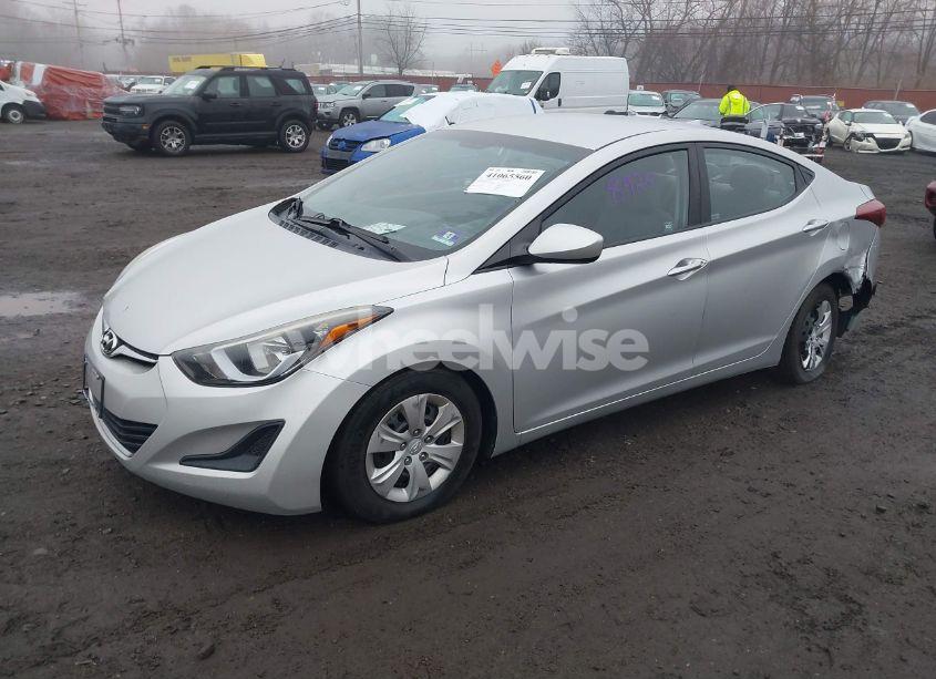Photo 2 of 2016 Hyundai Elantra SE (VIN 5NPDH4AE9GH674186)
