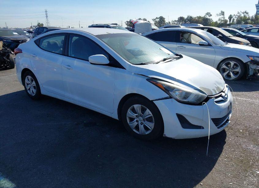 2016 Hyundai Elantra SE (VIN 5NPDH4AE9GH698570) main photo