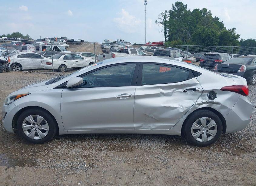 Photo 14 of 2016 Hyundai Elantra SE (VIN 5NPDH4AE9GH703671)