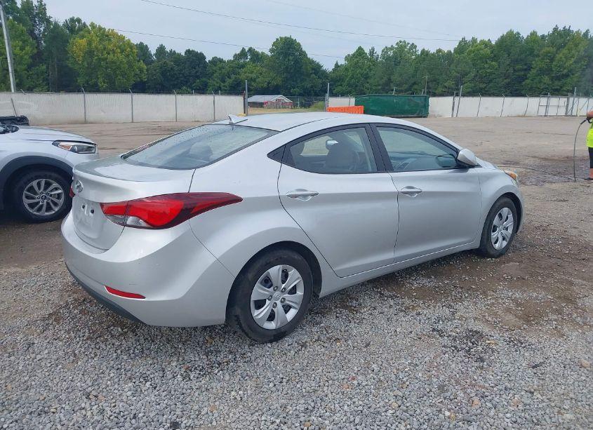 Photo 4 of 2016 Hyundai Elantra SE (VIN 5NPDH4AE9GH703671)