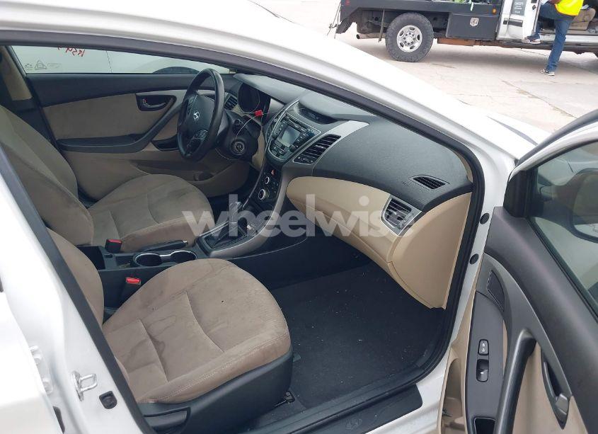 Photo 5 of 2016 Hyundai Elantra SE (VIN 5NPDH4AE9GH726853)